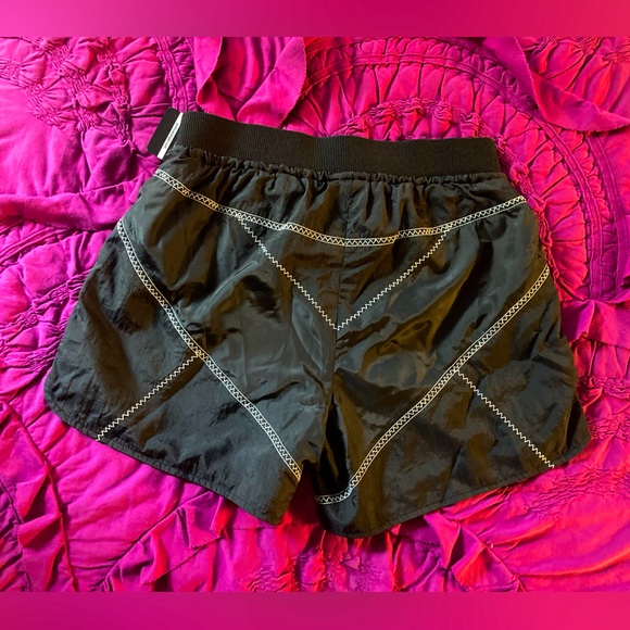 ONITZUKA TIGER / unisex athletic shorts - Picture 2 of 3